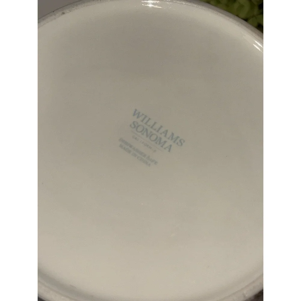 EUC Williams Sonoma Damask Easter Bunny Pitcher Blue Retired 85 Oz